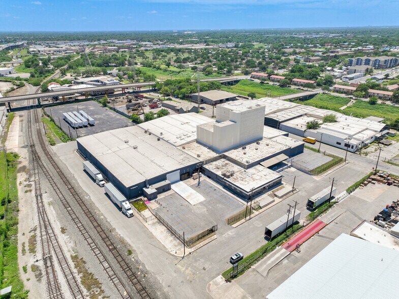 702 San Fernando St, San Antonio, TX à vendre - Photo de l’immeuble – Image 1 sur 17