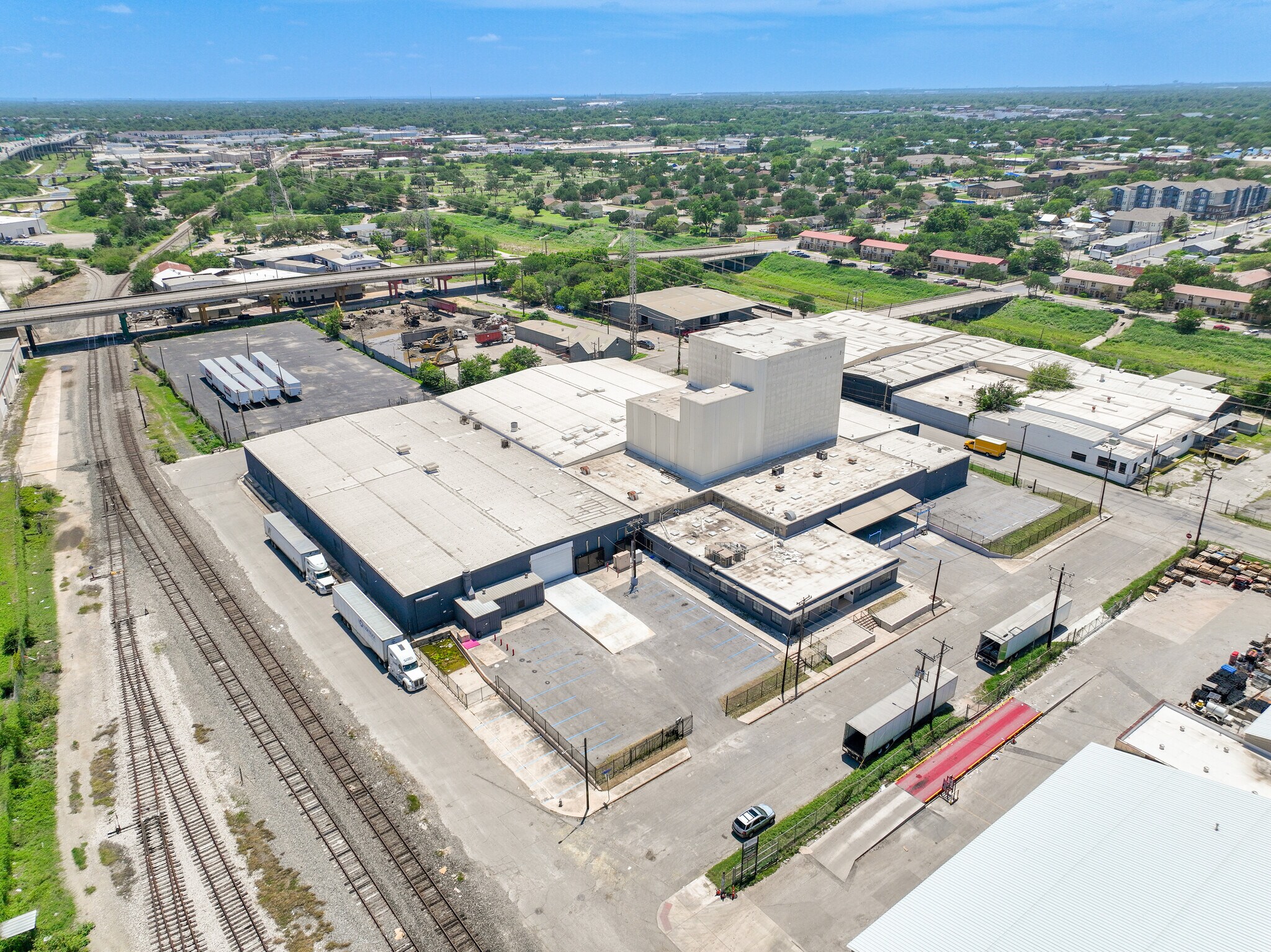 702 San Fernando St, San Antonio, TX à vendre Photo de l’immeuble– Image 1 sur 18