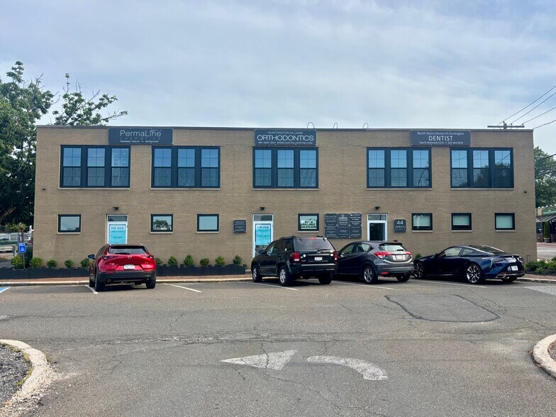 44 Green St, Huntington, NY à louer - Photo de l’immeuble – Image 2 sur 5