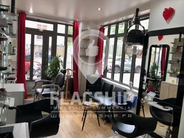 Local commercial dans Paris à louer - Photo de l’immeuble – Image 3 sur 3