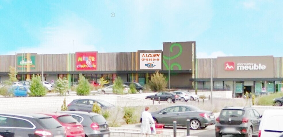 Local commercial dans Chasseneuil Du Poitou à louer - Photo de l’immeuble – Image 2 sur 4