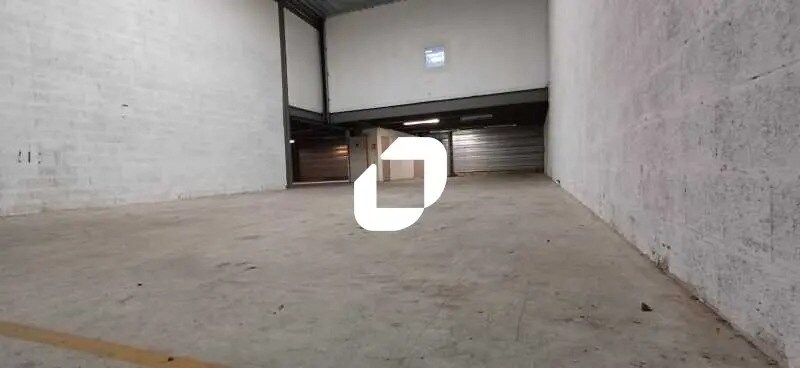 Local d'activités dans Aubergenville à vendre - Photo de l’immeuble – Image 3 sur 9