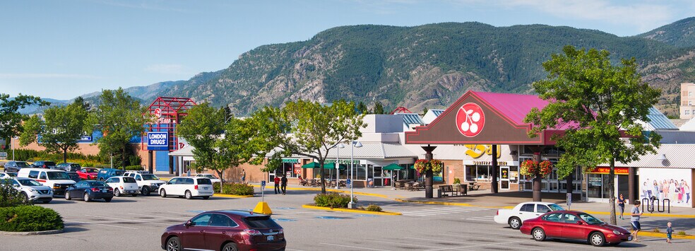2111 Main St, Penticton, BC à vendre - Photo de l’immeuble – Image 1 sur 2