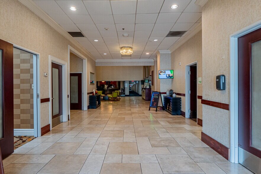 6200 N Robinson Ave, Oklahoma City, OK à vendre - Photo de l’immeuble – Image 3 sur 19