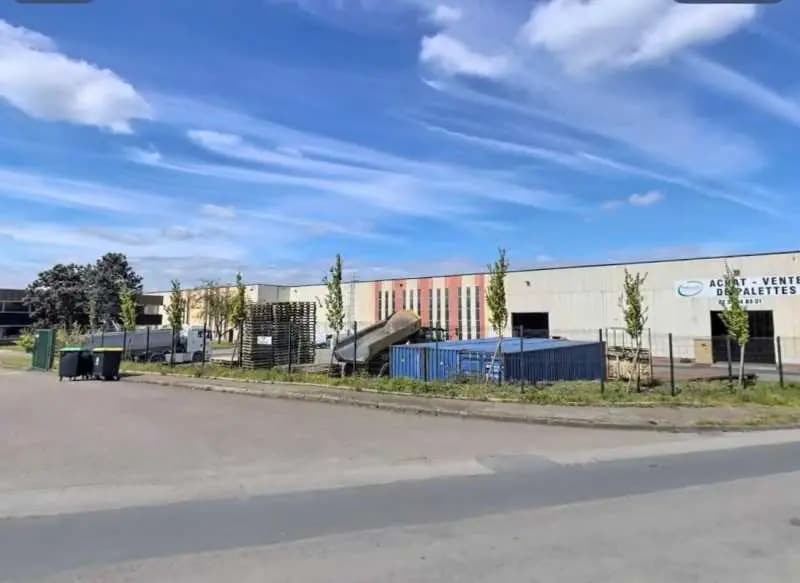 Local d’activités dans Le Petit-Quevilly à louer - Photo de l’immeuble – Image 1 sur 1