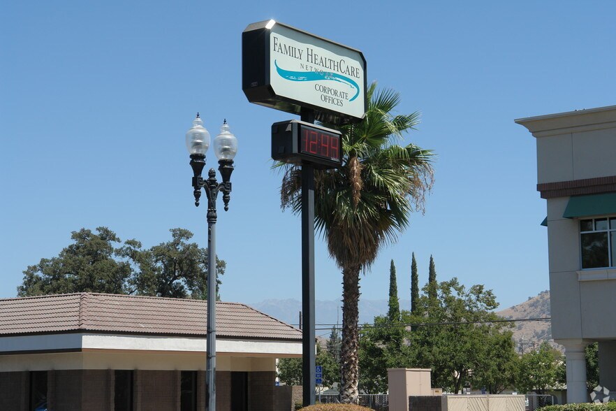 314 N Main St, Porterville, CA à louer - Photo de l’immeuble – Image 3 sur 5