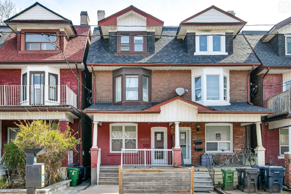 1039 Bathurst St, Toronto, ON à vendre Photo principale– Image 1 sur 2