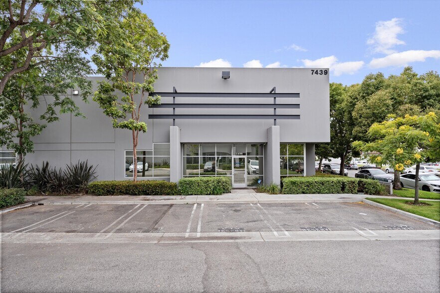 7433-7439 Lampson Ave, Garden Grove, CA à vendre - Photo de l’immeuble – Image 1 sur 28