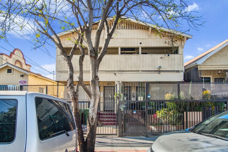 121 S Gless St, Los Angeles, CA à vendre - Photo principale – Image 1 sur 7
