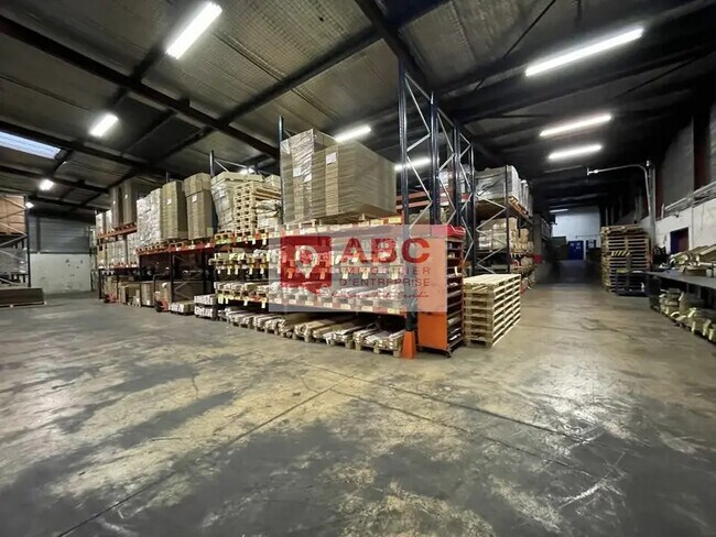 Plus de détails pour Industriel/Logistique à louer