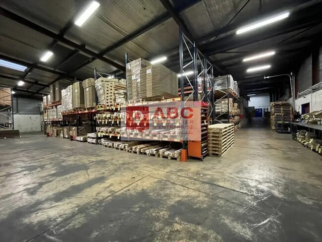 Plus de détails pour Local d’activités à vendre