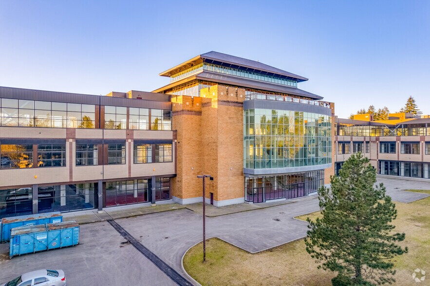 14178 104th Ave, Surrey, BC à vendre - Photo de l’immeuble – Image 3 sur 5