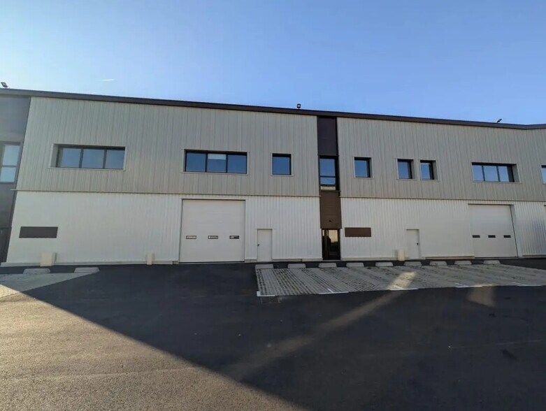 23 Rue Des Beaux Soleils, Osny à louer - Photo de l’immeuble – Image 3 sur 9