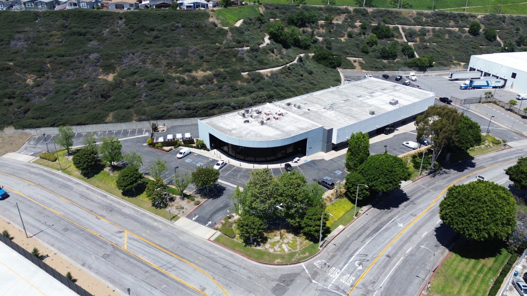 19335 S Laurel Park Rd, Compton, CA à louer Photo de l’immeuble– Image 1 sur 4