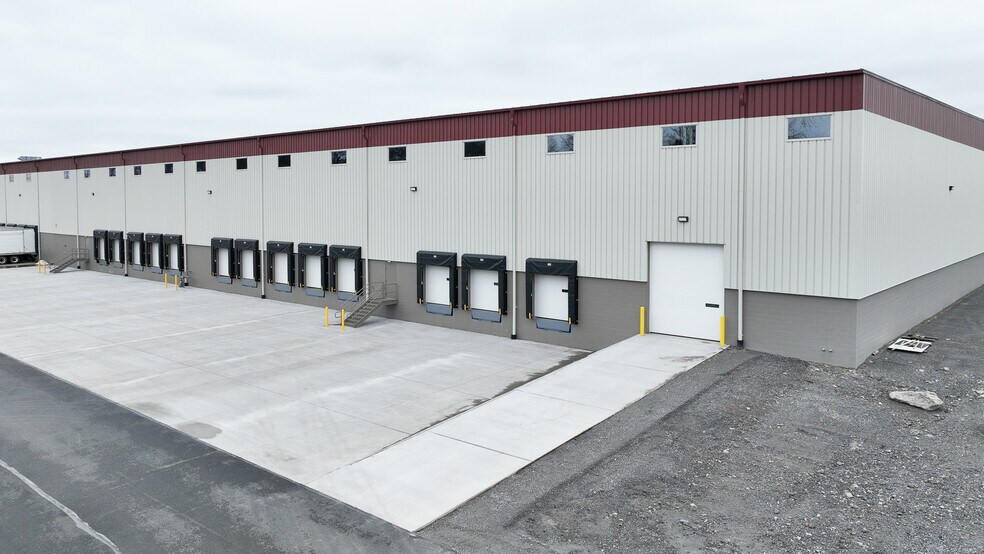225 Enterprise Way, Pittston Township, PA à louer - Photo de l’immeuble – Image 3 sur 8