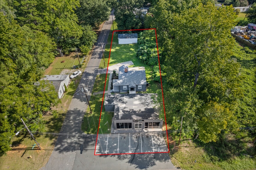 8128 and 8140 Mount Holly Rd portefeuille de 2 biens à vendre sur LoopNet.fr - Photo de l’immeuble – Image 3 sur 19