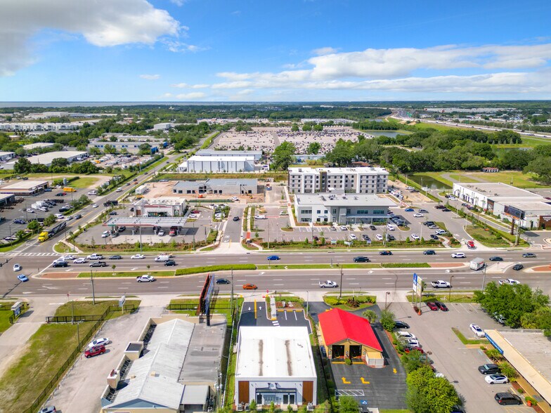 12324 W Colonial Dr, Winter Garden, FL à louer - Photo de l’immeuble – Image 2 sur 11