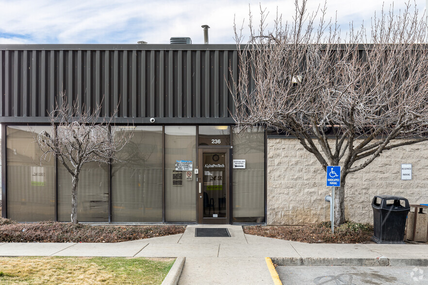 236 N 2200 W, Salt Lake City, UT à louer - Photo de l’immeuble – Image 2 sur 4