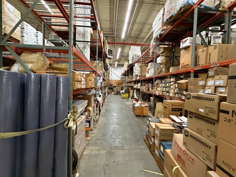 2510 Ulmer St, College Point, NY à louer - Photo de l’immeuble – Image 3 sur 5