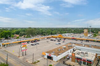 Plus de détails pour 5702-5744 W Little York Rd, Houston, TX - Local commercial à louer