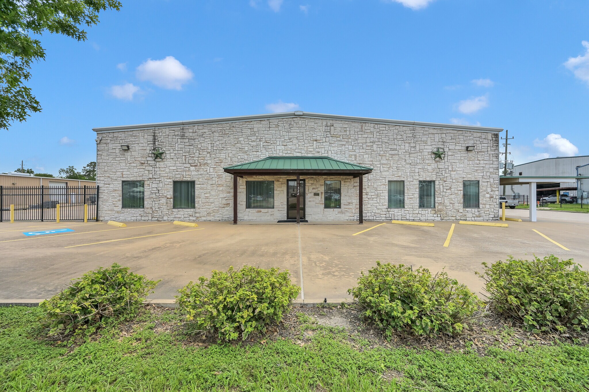 11322 Neeshaw Dr, Houston, TX à louer Photo principale– Image 1 sur 40