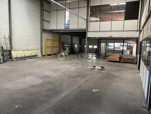 Bureau dans Poissy à louer - Photo de l’immeuble – Image 2 sur 9