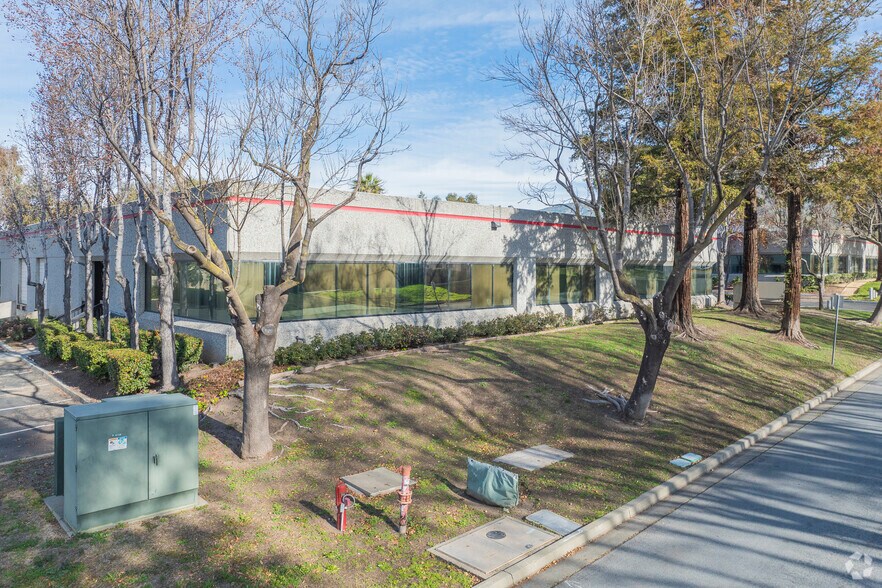 117 Fourier Ave, Fremont, CA à vendre - Photo de l’immeuble – Image 2 sur 9