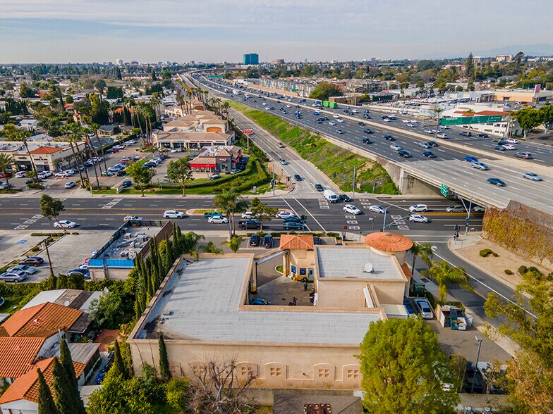 14122 Newport Ave, Tustin, CA à vendre - Photo de l’immeuble – Image 3 sur 8