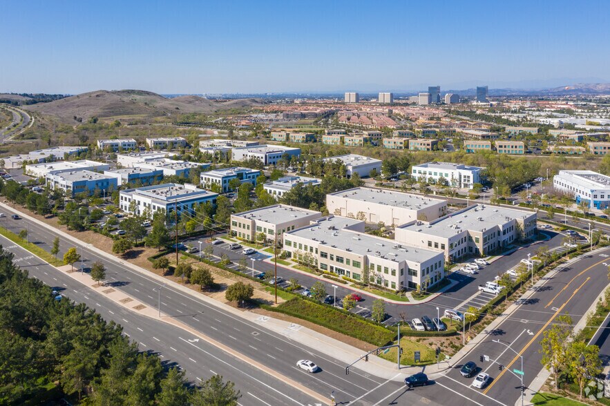 420 Goddard, Irvine, CA à louer - Aérien – Image 2 sur 7