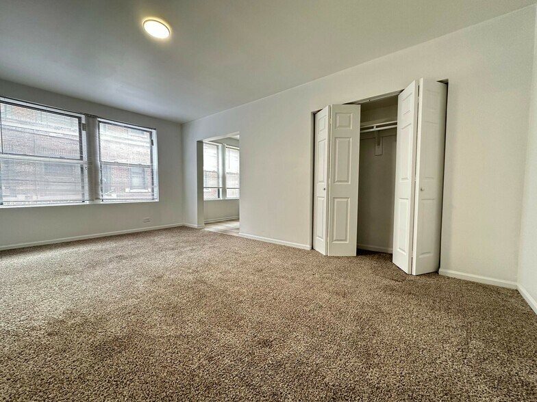 808 W 76th St, Chicago, IL à vendre - Photo de l’immeuble – Image 3 sur 5