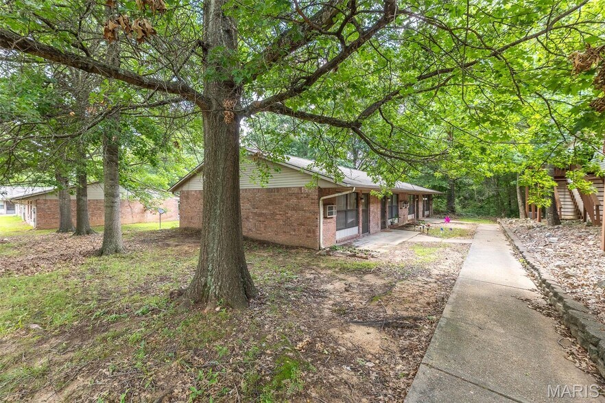 2733 Holly Trl, Poplar Bluff, MO à vendre - Photo de l’immeuble – Image 2 sur 21