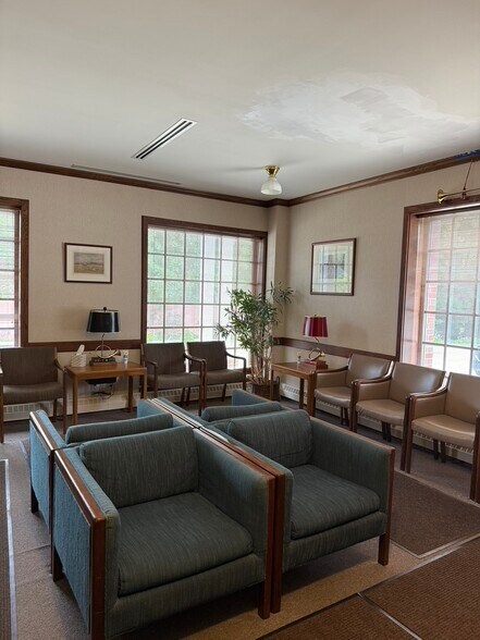 34 W Washington St, Chagrin Falls, OH à vendre - Photo de l’immeuble – Image 2 sur 14