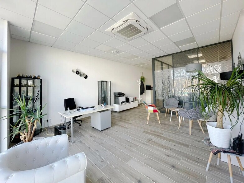 Bureau dans Beauvais à louer - Photo de l’immeuble – Image 3 sur 5