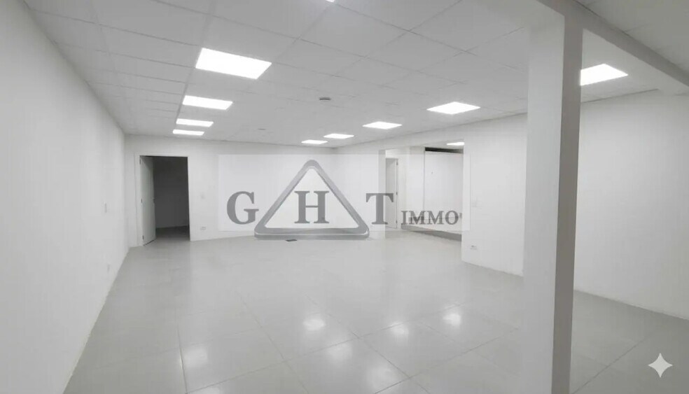 Industriel/Logistique dans Saint-Maur-des-Fossés à vendre - Photo de l’immeuble – Image 3 sur 7