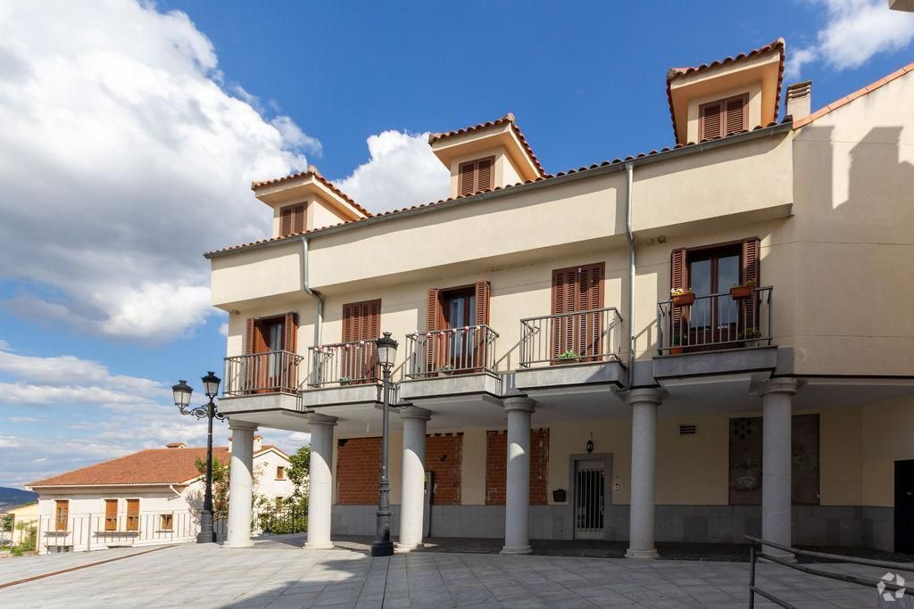 Immeuble residentiel dans Venturada, Madrid à vendre Photo intérieure– Image 1 sur 2