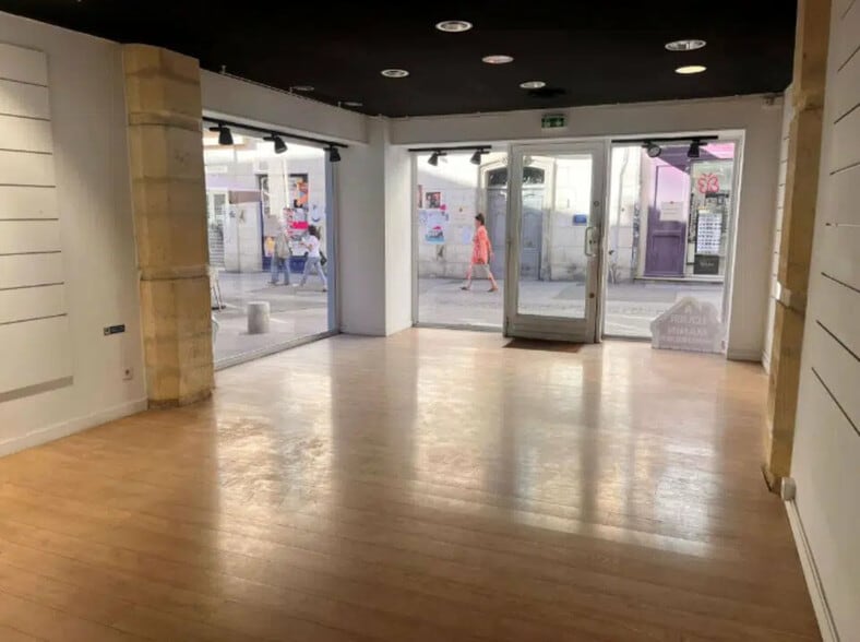 22 Rue De La République, Arles à louer - Photo de l’immeuble – Image 3 sur 10