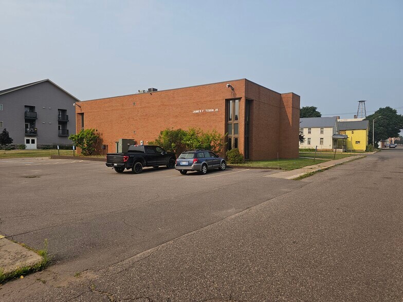 97 S 4th St, Ishpeming, MI à louer - Photo de l’immeuble – Image 2 sur 89