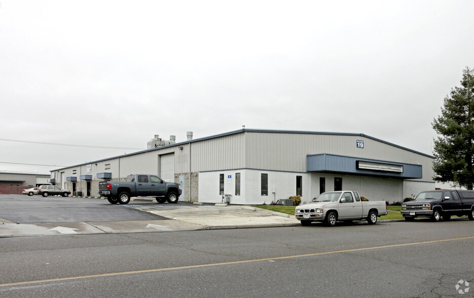 501-511 Galaxy Way, Modesto, CA à louer - Photo de l’immeuble – Image 1 sur 20