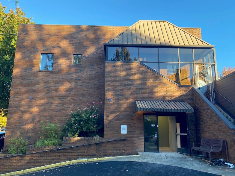 4702-4706 NE Glisan St, Portland, OR à louer - Photo de l’immeuble – Image 1 sur 11