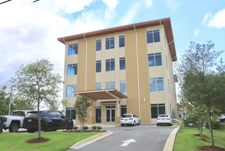 1046 Mar Walt Dr, Fort Walton Beach, FL à vendre - Photo de l’immeuble – Image 2 sur 4