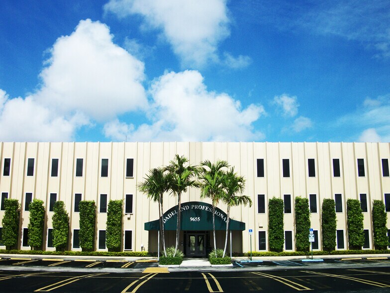 9655 S Dixie Hwy, Miami, FL à louer - Photo de l’immeuble – Image 1 sur 9