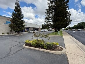 198 Cirby Way, Roseville, CA à louer Photo intérieure– Image 2 sur 20