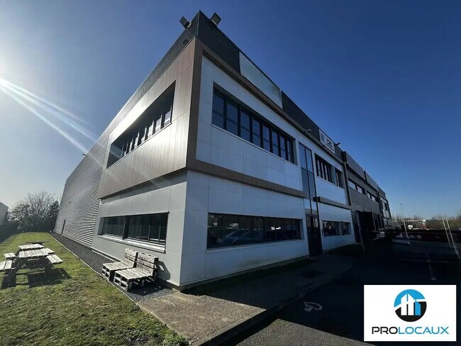 Plus de détails pour Local d'activités à louer