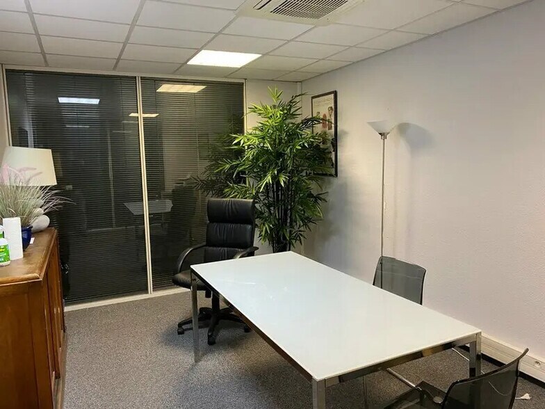 Bureau dans Lormont à louer - Photo intérieure – Image 2 sur 6