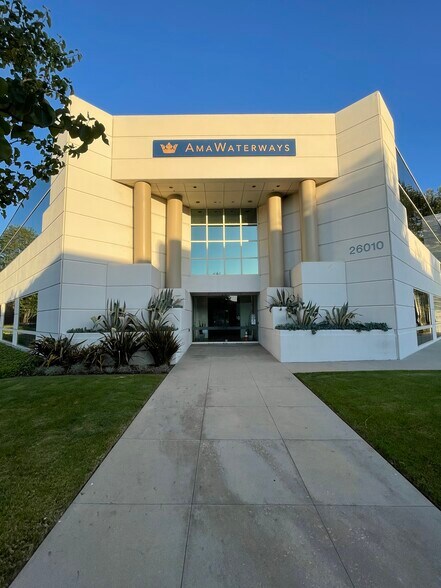 26010 Mureau Rd, Calabasas, CA à louer - Photo de l’immeuble – Image 1 sur 23