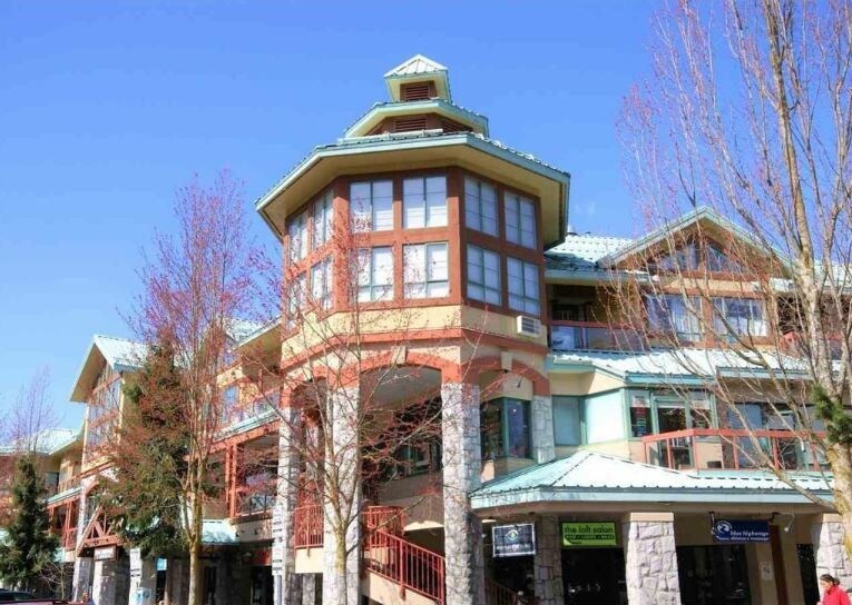4368 Main St, Whistler, BC à vendre Photo principale– Image 1 sur 10