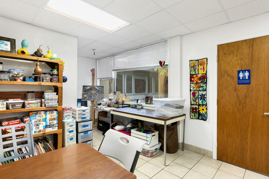 564 S Dora St, Ukiah, CA à vendre - Photo de l’immeuble – Image 3 sur 36
