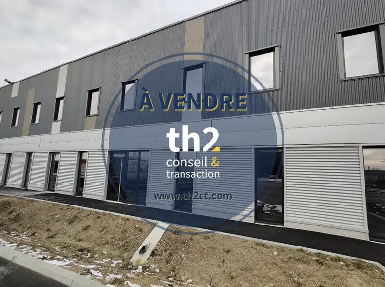 Local d'activités dans Ifs à vendre - Photo de l’immeuble – Image 1 sur 5