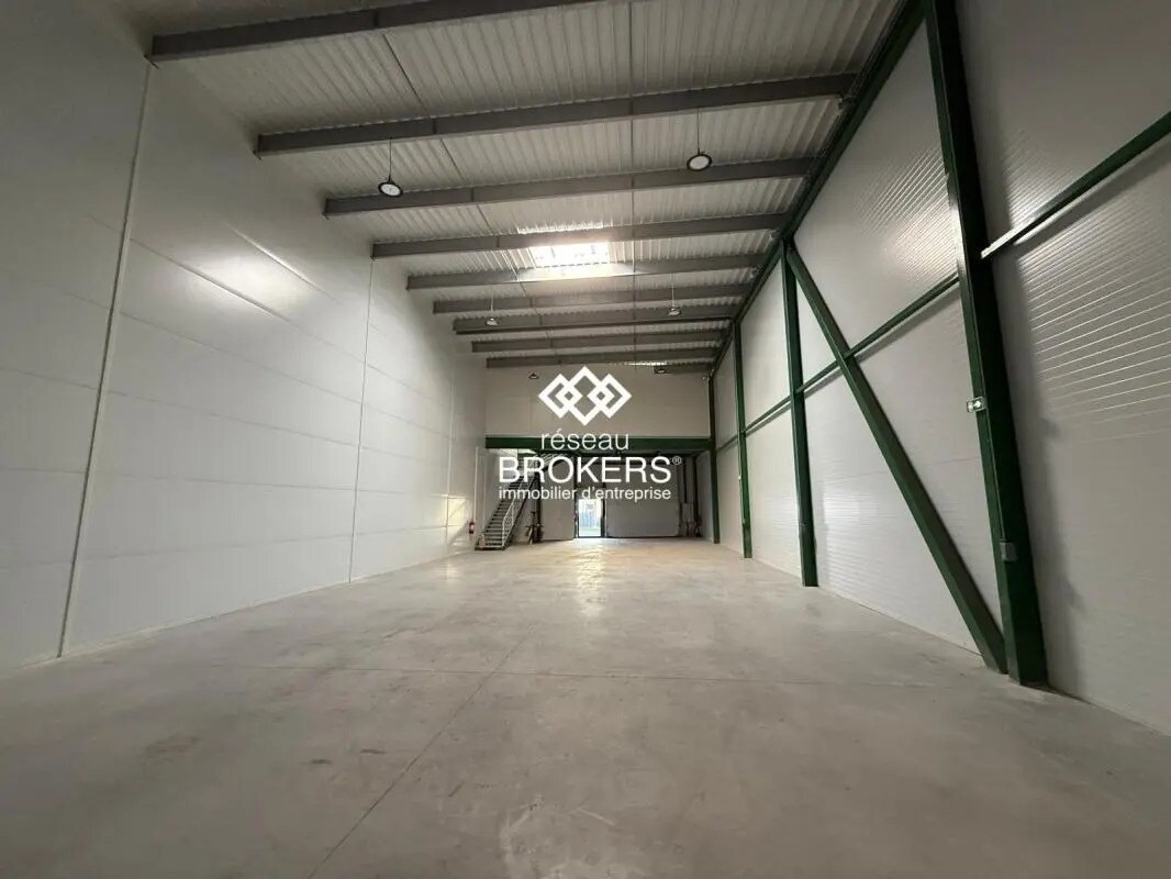 Industriel/Logistique dans Bernes-sur-Oise à louer Photo de l’immeuble– Image 1 sur 3