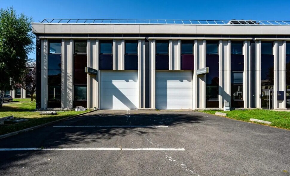 Local d’activités dans Villebon-sur-Yvette à louer - Photo de l’immeuble – Image 2 sur 16